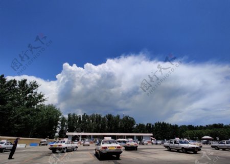 驾校天空云彩图片
