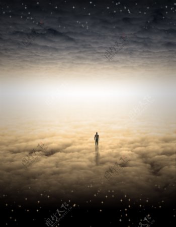 站在云朵上的人物高清图片素材