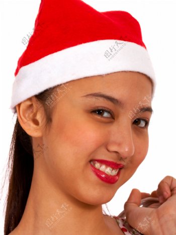 快乐的女孩戴着圣诞帽