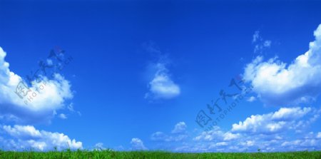 草地蓝天图片