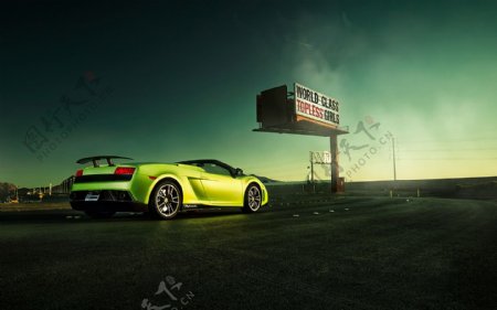 绿色超级跑车