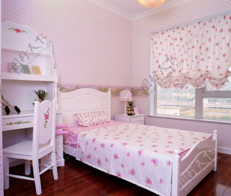粉色儿童卧室