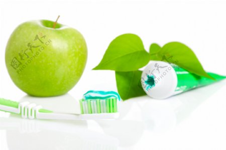 设计素材牙膏牙刷与青苹果