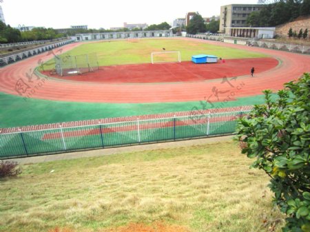 湘潭大学足球场图片