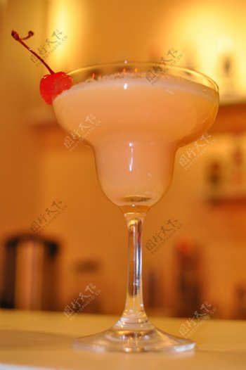 高清粉红鸡尾酒图片