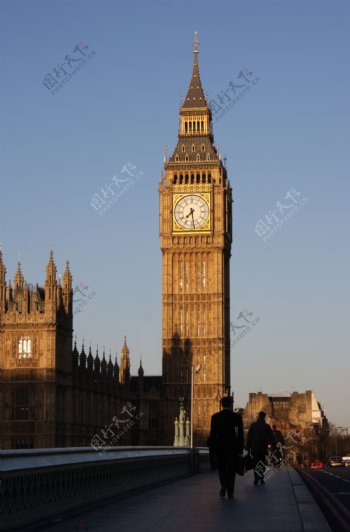 商人走在伦敦的大本钟
