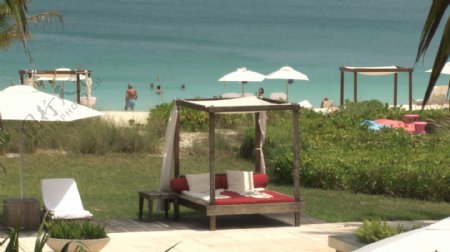 酒店度假小屋和海滨沙滩5股票视频录像的椅子