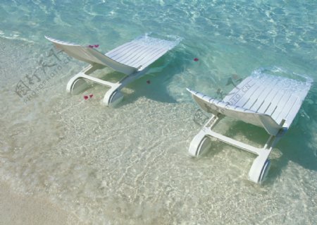 海边海滩沙滩度假悠闲椅子享受清澈