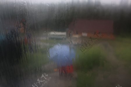 新疆旅游喀纳斯雨中窗外