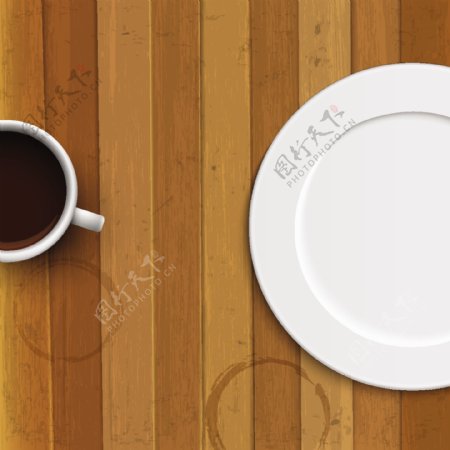 餐盘和咖啡杯在木制的背景