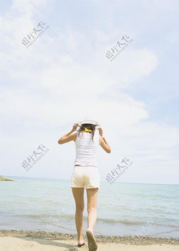 海滩女人图片