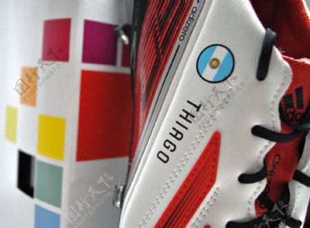 adidas平面广告miadidas足球鞋图片
