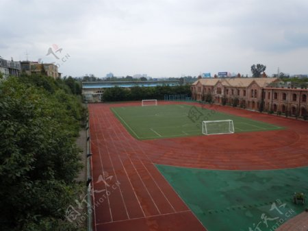 四川国际标榜职业学院足球场图片