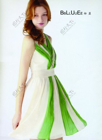 粉蓝衣橱服饰LOGO2010春夏女装欧美女模绿白色长裙600DPI图片