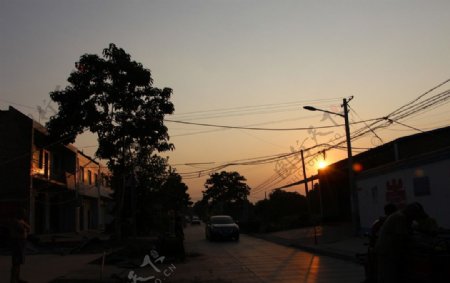 夕阳下的小镇图片
