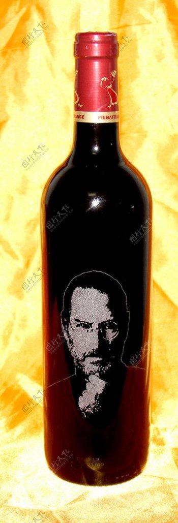 红酒瓶雕艺术乔布斯图片