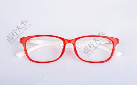 红框眼镜图片