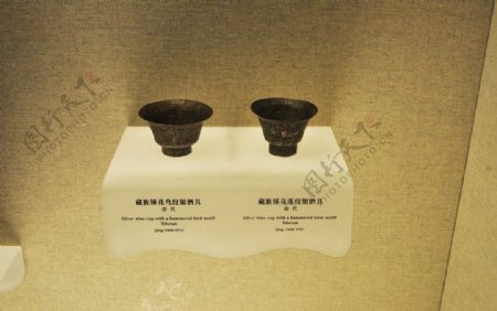 藏族锤花鸟纹酒具图片