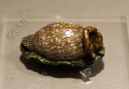 贝壳象牙雕凫式鼻烟壶图片