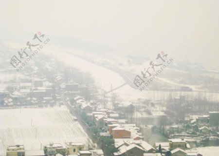 雪后村落图片