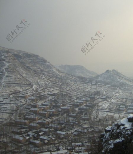 雪后山村图片