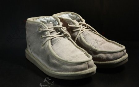 一双旧鞋子图片
