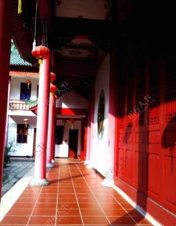 寺院的走廊图片
