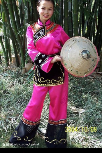 毛南族姑娘图片