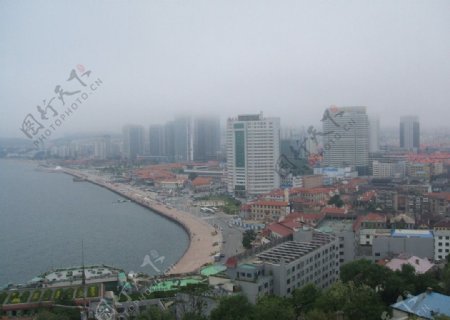 烟台海滨迷雾图片