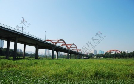 深圳洪湖公园彩虹桥图片