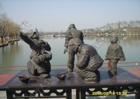 大唐芙蓉园内景之三人物雕塑图片