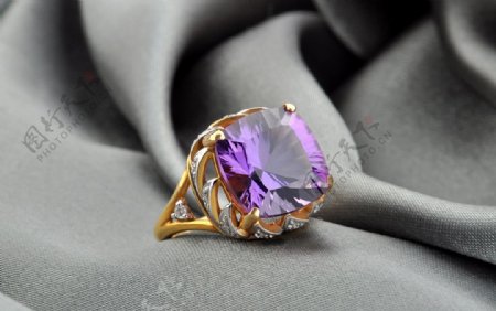 天然紫水晶18K戒指图片