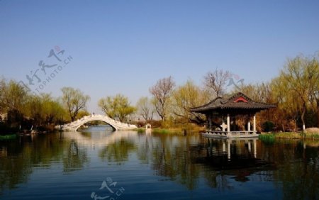 济南大明湖水香亭图片