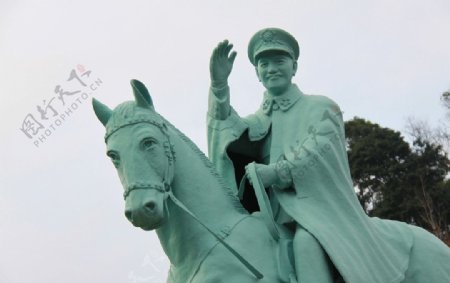 台湾慈湖蒋介石铜像图片