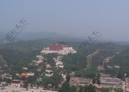 小布达拉宫全貌图片