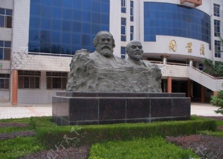 甘肃省委党校图书馆前西侧雕塑图片