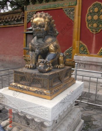 故宫鎏金铜狮图片