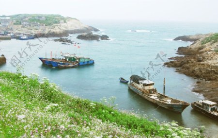 海岸渔船图片