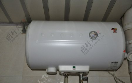 海尔热水器图片