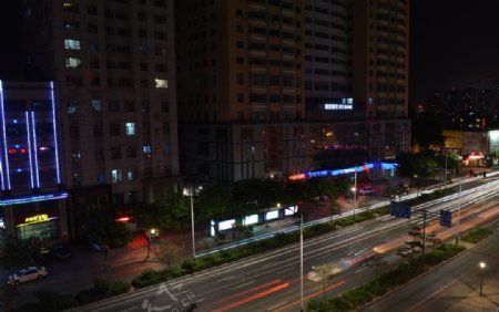 延时夜景马路图片