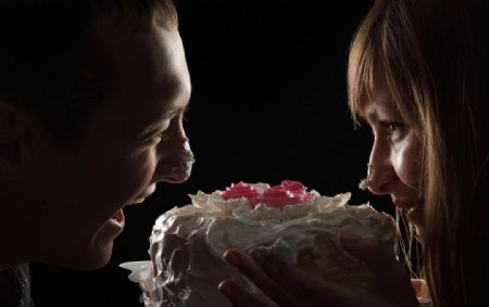 生日蛋糕庆祝情侣图片