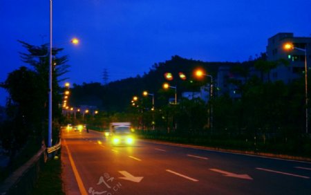 城市夜景交通夜景图片