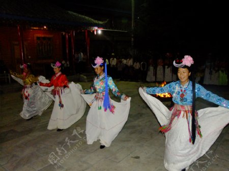 泸沽湖舞蹈图片
