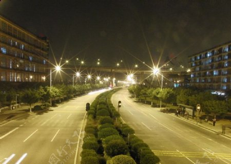夜幕下的道路图片