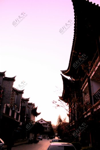 彝人古镇街道图片