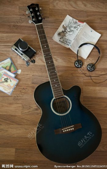 蓝色吉他图片