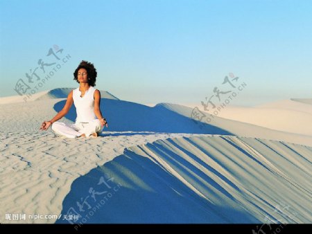 沙漠瑜伽图片