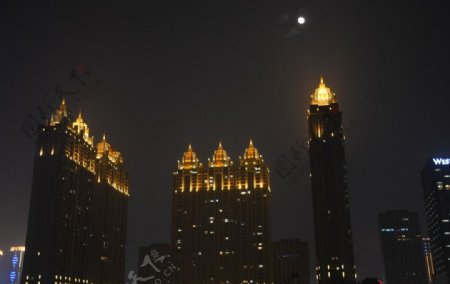 中秋夜中的高楼图片