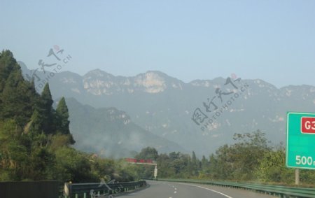 山间高速公路图片
