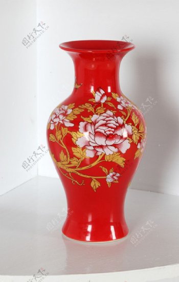 中国红鱼尾形瓷器图片